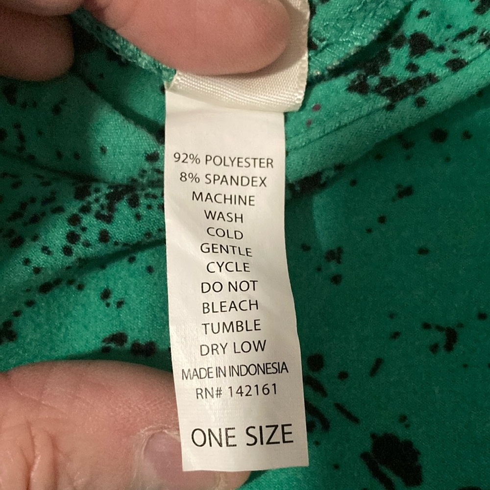 LuLaRoe Green and Black Splatter Leggings - Picture 4 of 5